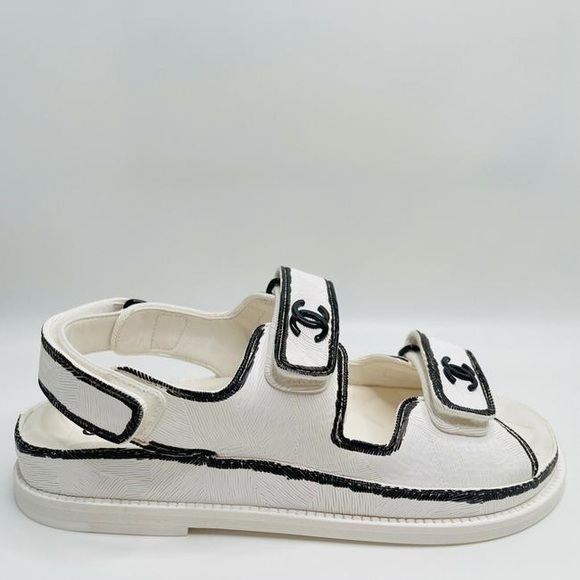 Chanel Dad Sandals NIB White Black Leather CC Logo Flats Strappy Sandals - Picture 8 of 9
